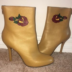 Martinez Valero heels